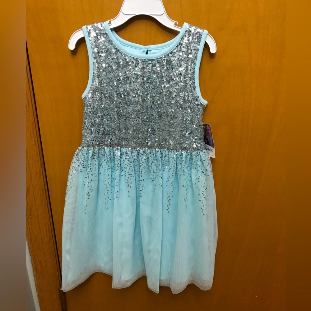 Girls size 6 NWT limited edition Disney dress Frozen